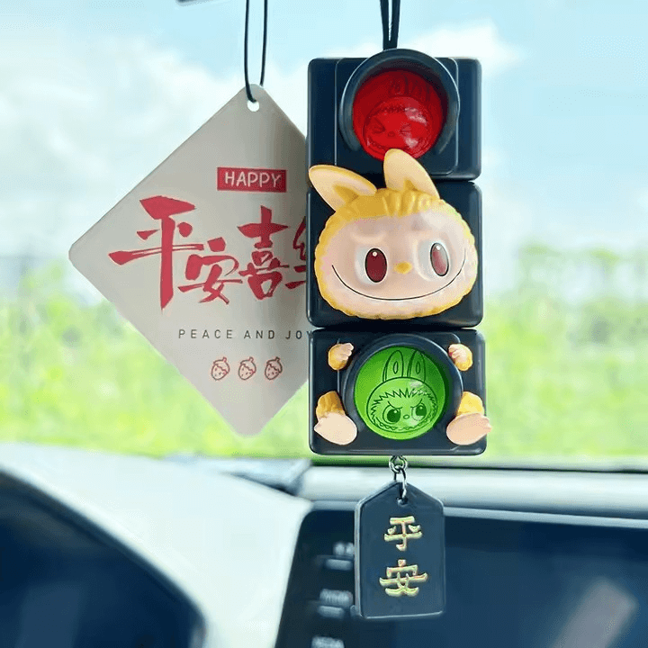 Labubu Almost Hidden – La Figurine Timide et Adorable - Image 7