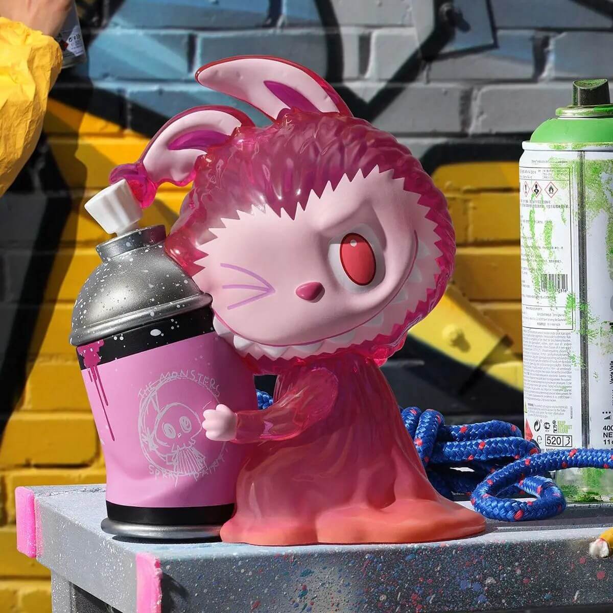 Labubu Almost Hidden – La Figurine Timide et Adorable - Image 5