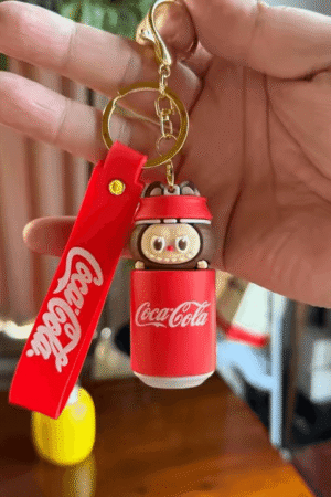 Porte-clés Labubu Coca Cola - Une collaboration pétillante