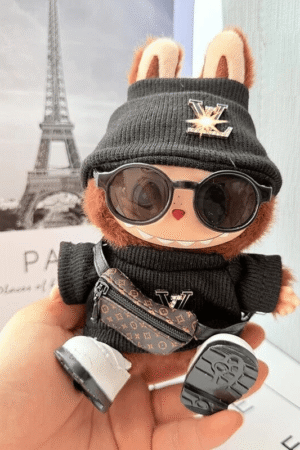 Tenue Labubu Louis Vuitton – Luxe et élégance pour figurines